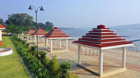 Scenic beauty of Patratu Dam with Patratu Lake resortL