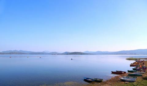 Scenic view of Patratu Lake