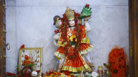 Load hanuman statue
