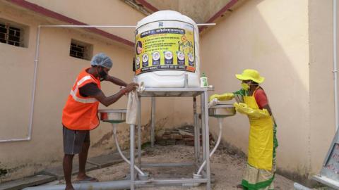 Scavengers cleaning water tank while covid-19