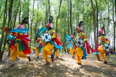 jharkhand paika dance also known as martial arts form of dance in action