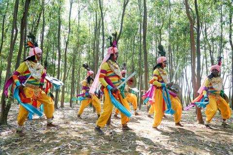 Tribal of Jharkhand participating in sarhul festival celebration