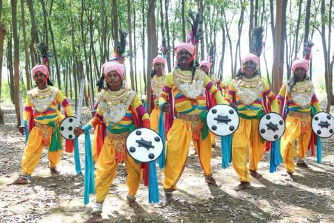 Tribal of Jharkhand participating in sarhul festival celebration